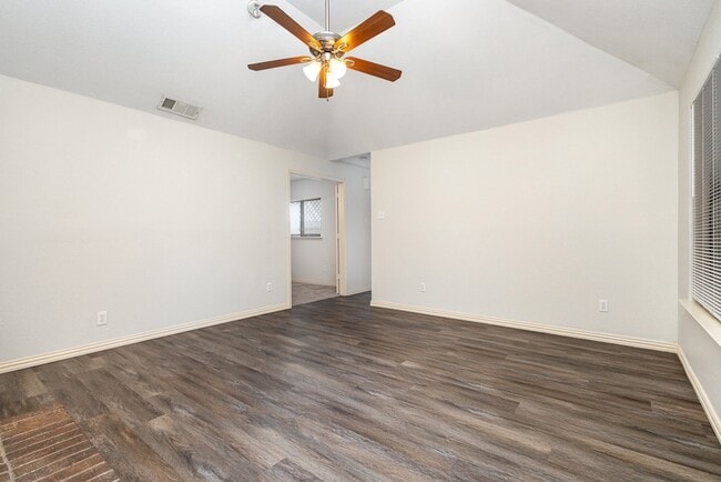 Building Photo - 1521 Wheatfield Ct