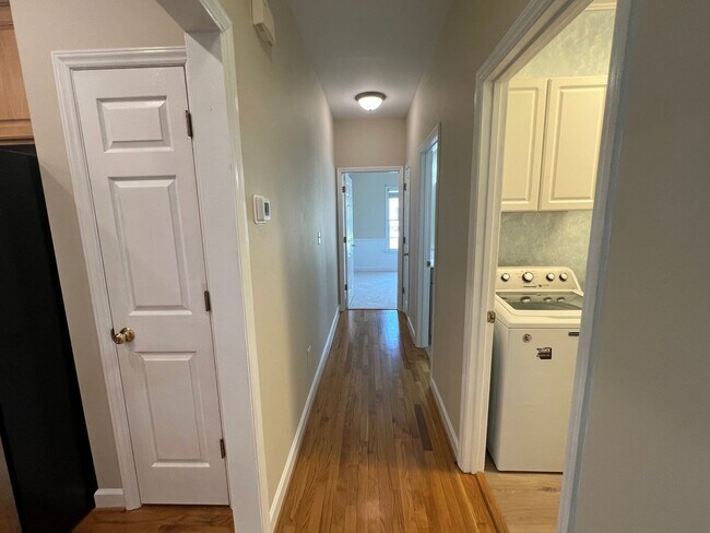 Building Photo - 123 Forest Green Dr