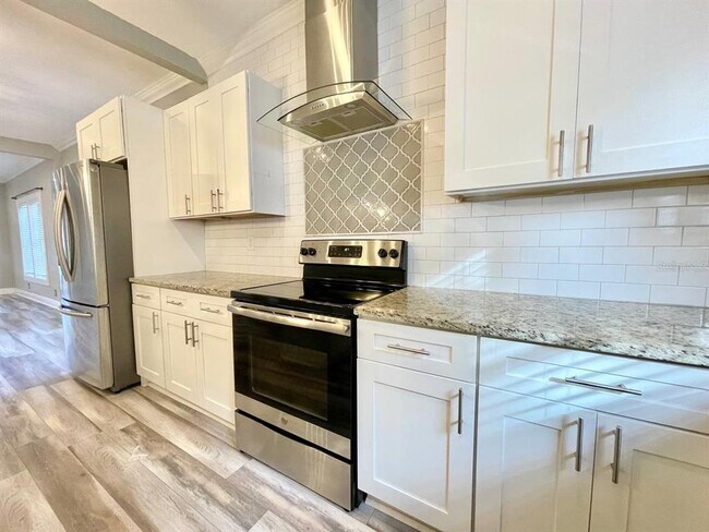 Building Photo - 3301 E 25th Ave