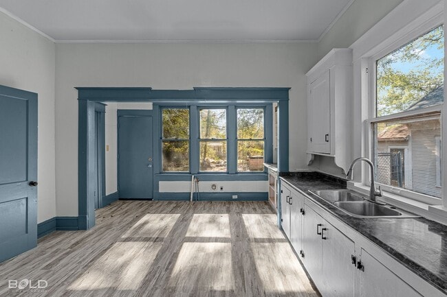 Building Photo - 3 Bedroom 1 Bath