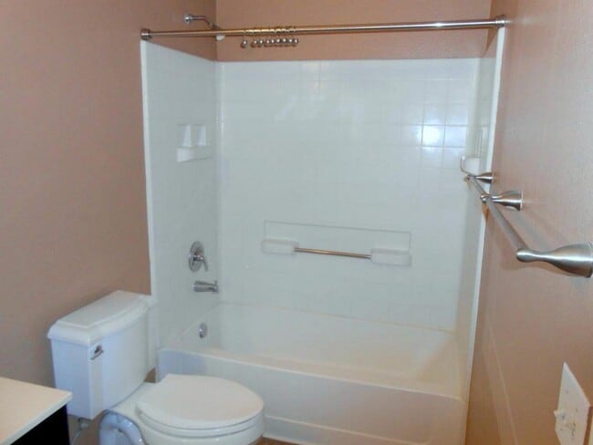 Building Photo - Beautiful Condo in The Falls Gated Communi...