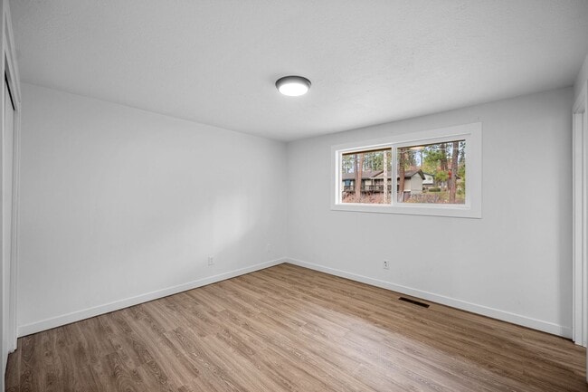 Building Photo - Move-In Special - Beautiful South Valley Home! Available Now!