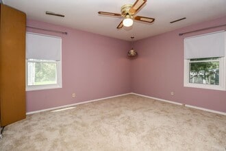 Building Photo - 3 bedroom home located in Russel Blvd School district!