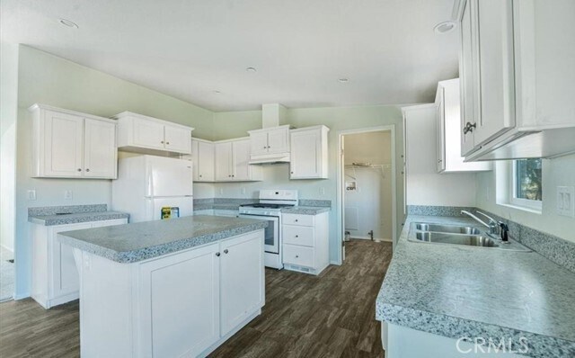 Building Photo - 26201 CA-74