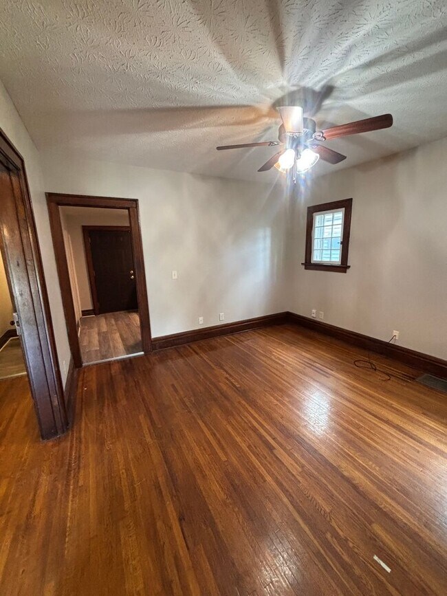 Building Photo - 361 E Northwood Ave