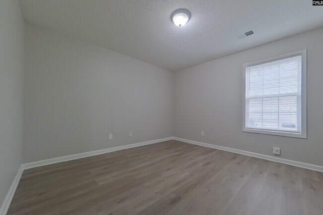 Building Photo - 404 Castle Ridge Dr