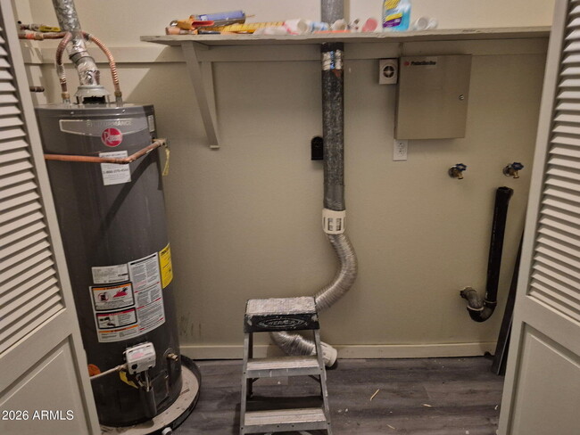 Building Photo - 1423 E Virginia Ave