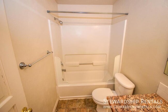 Building Photo - 2427 Miami Ln