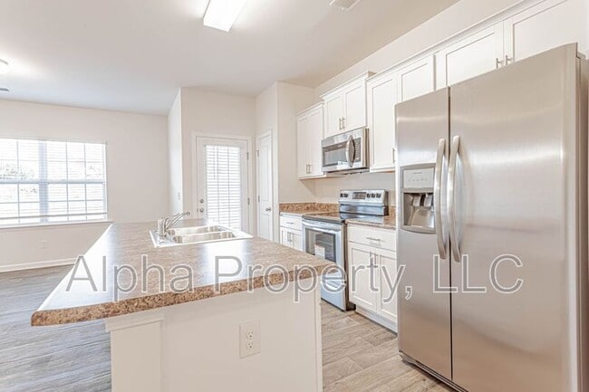 Building Photo - 30 Moorlyn Ln