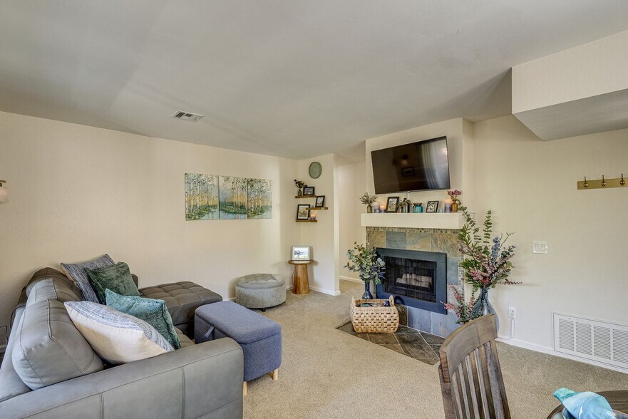 Building Photo - 10710 Dabney Dr