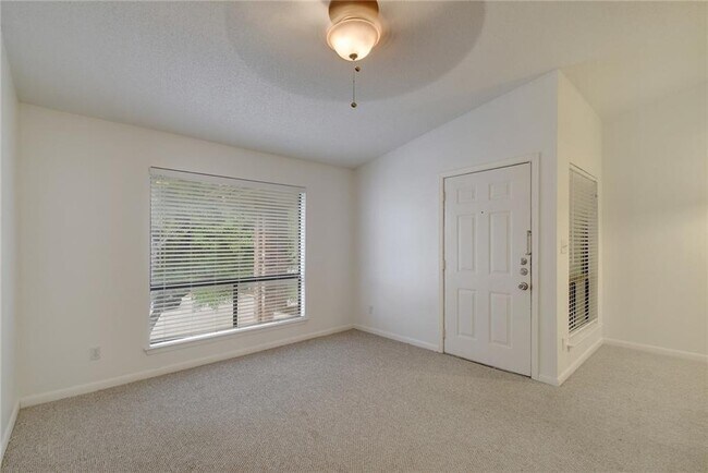 Building Photo - 1705 Crossing Pl
