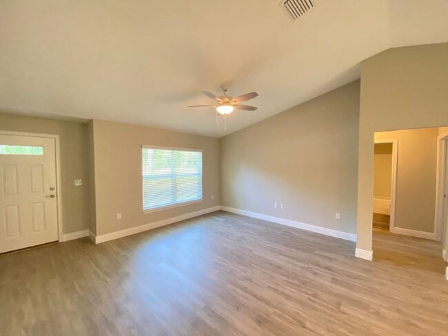 Building Photo - Custom Home - Desirable SE Ocala Neighborhood 3/2/2 **Won't Last**