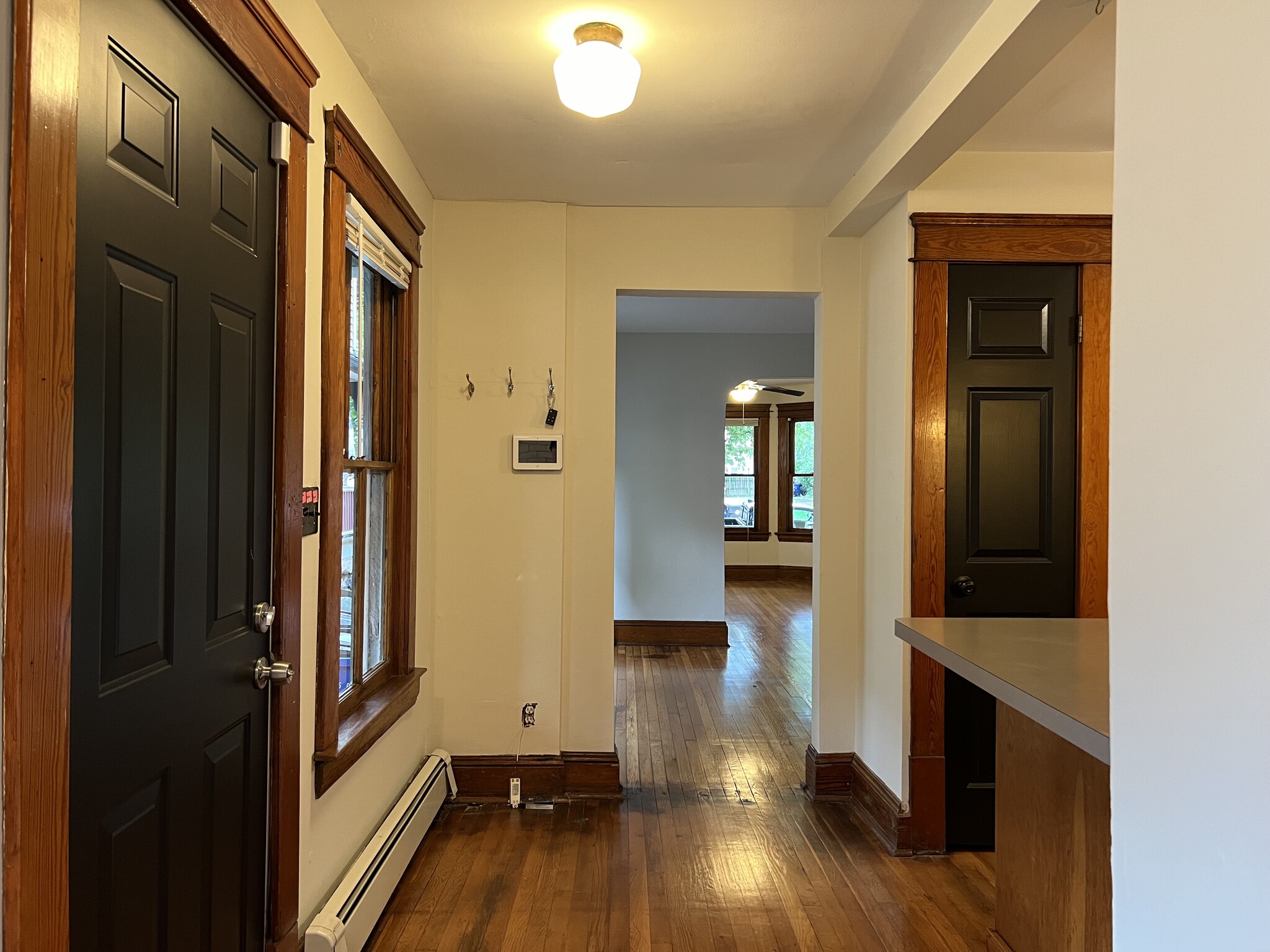 Kitchen Bar - 1872 W 47th St