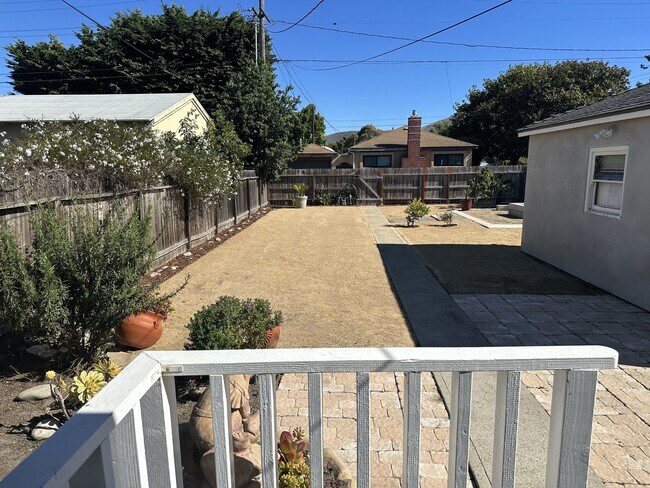 Building Photo - 338 S F St