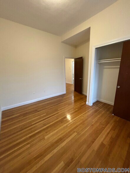 Building Photo - 180 N Beacon St