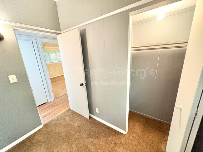 Building Photo - 435 Sherwood Rd