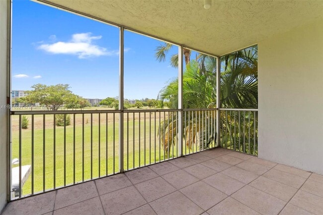 Building Photo - 2851 S Palm Aire Dr