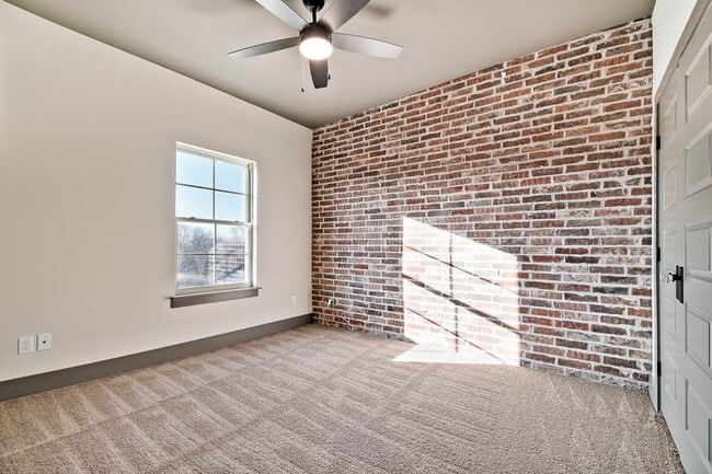 Building Photo - Chicago Row Townhouse