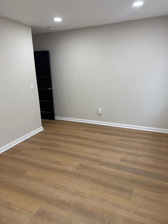 Building Photo - 4050 Maywood St