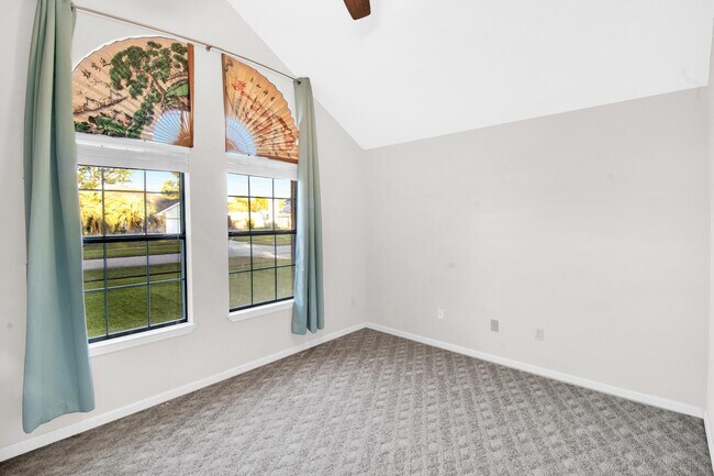 Building Photo - 2232 Fulva Dr