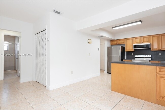 Building Photo - 2617 SW 32nd Ct