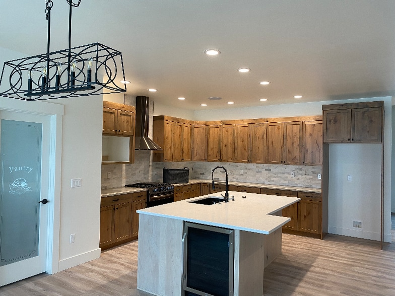 Building Photo - 15550 Riverside Rd