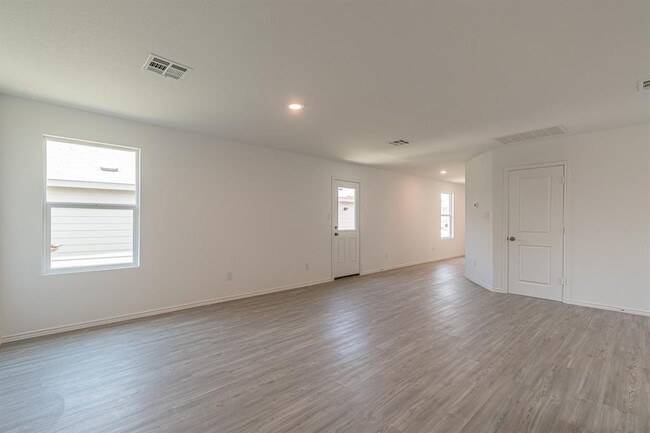 Building Photo - 6406 Reuben Kemper