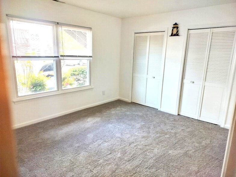 Building Photo - 500 Barberton Dr