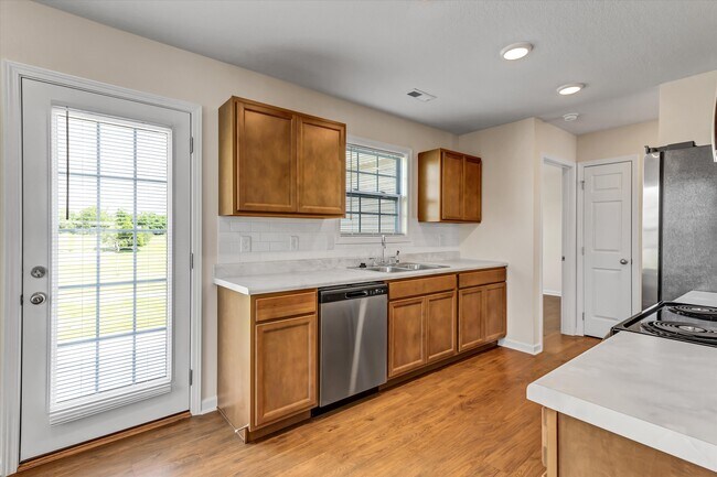 Building Photo - 2022 McCleary Rd