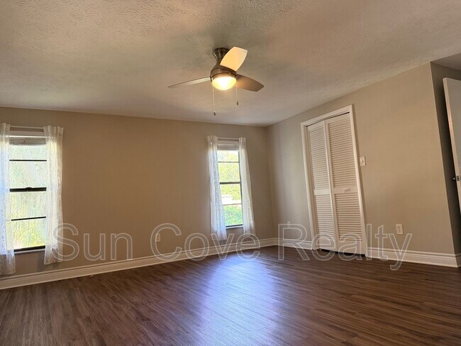 Building Photo - 4017 Paddlewheel Dr