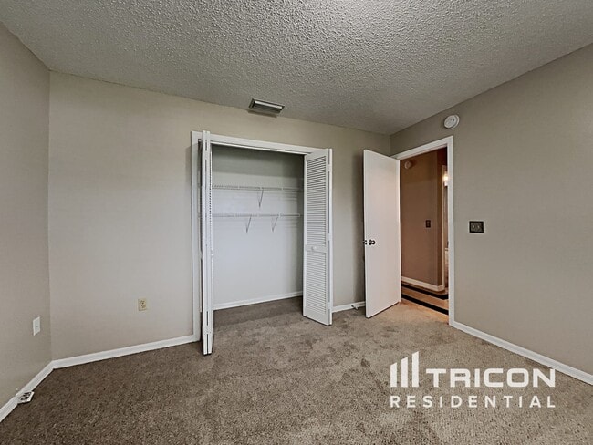 Building Photo - 6050 Fall River Dr