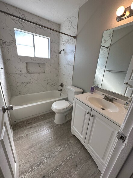 Bathroom - 6310 Brownleaf St