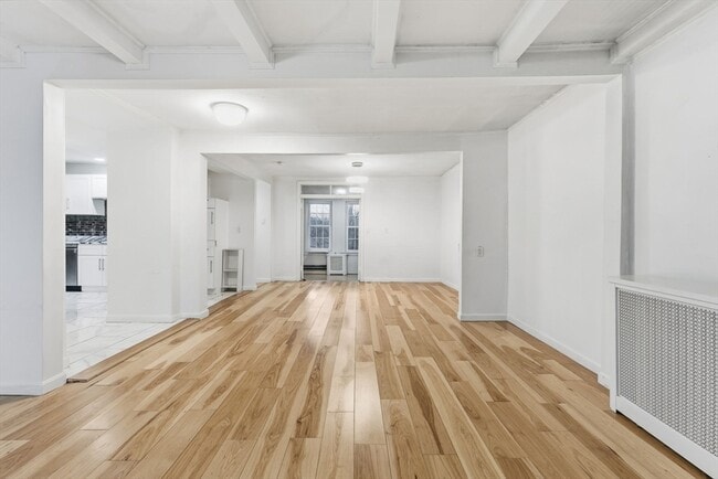 Building Photo - 16 Floyd St