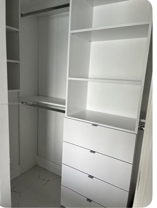 Building Photo - 1300 Brickell Bay Dr