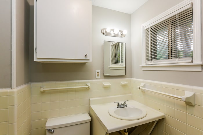 Building Photo - 975 Briarwood Dr