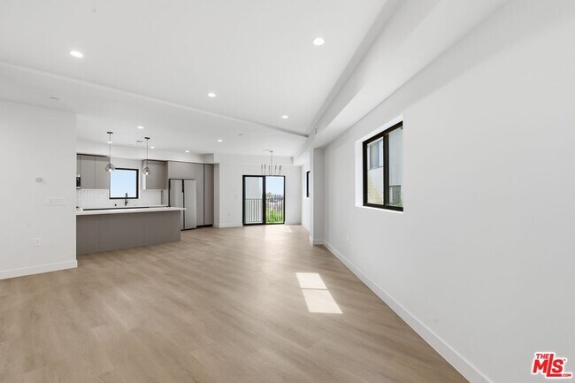 Building Photo - 3845 Don Tomaso Dr