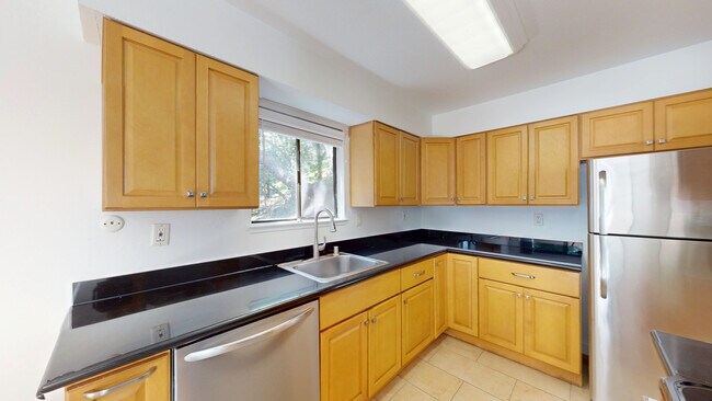 Building Photo - 37-1 Clay Ct-37