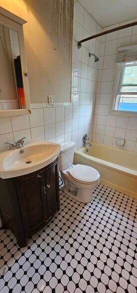 Building Photo - 4504 Terrace St