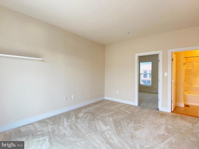 Building Photo - 924 King Farm Blvd