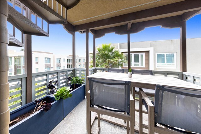 Building Photo - 983 Doheny Way