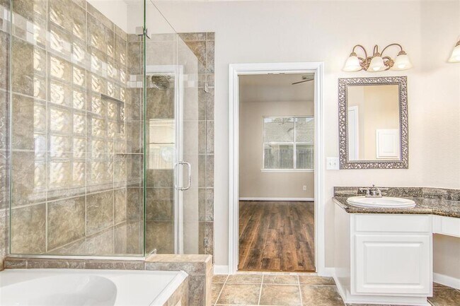 Building Photo - 20719 Medallion Pointe Dr