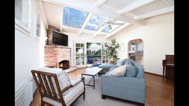 Building Photo - Beautiful single family home in Upper Holl...