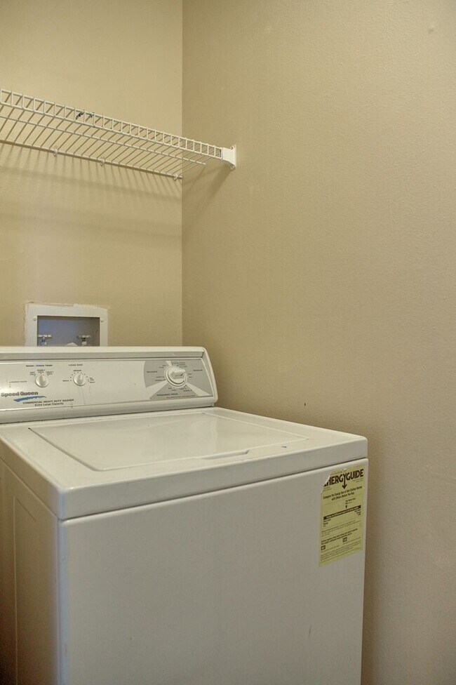 Building Photo - 1/1 3rd Floor with private balcony in gate...