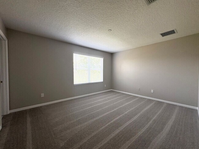Building Photo - Gated 3B/2.5B Sanford Townhome ~ Fresh paint! ~ New flooring!