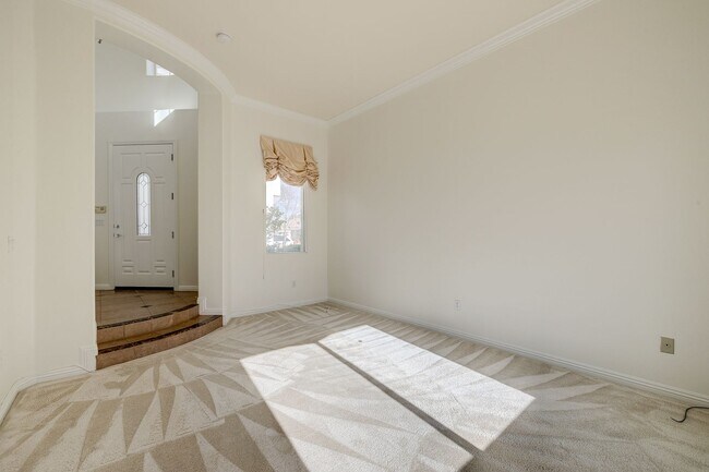 Building Photo - Beautiful 4Bd, 4Bth home in Guard Gated Community near Tivoli Village.