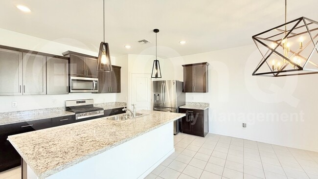 Building Photo - 40414 W Sunland Dr