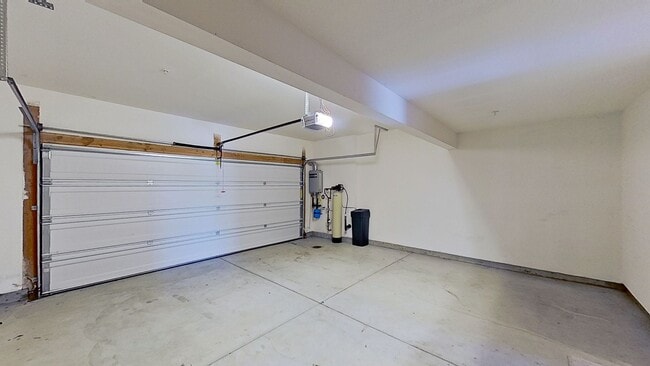Building Photo - Large 2 Bedroom Townhome at The Village, L...