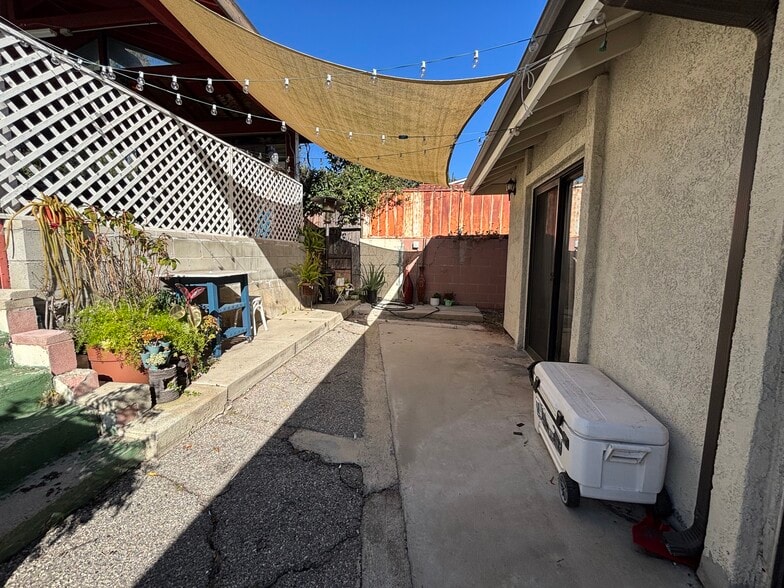 Building Photo - 1817 N Ave 53