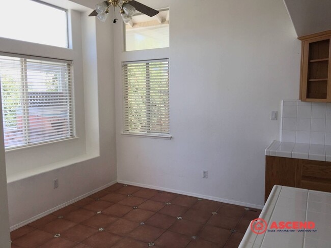 Building Photo - Phenomenal Home Located Off Brimhall and Renfro!