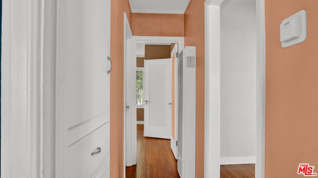 Building Photo - 6180 Oak Crest Way